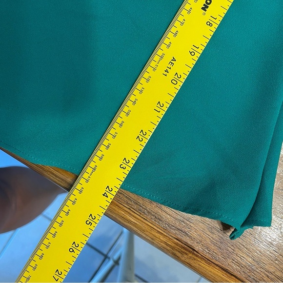 Trina Turk green blouse size XS Has been taken in on sides check measurements - Picture 6 of 9